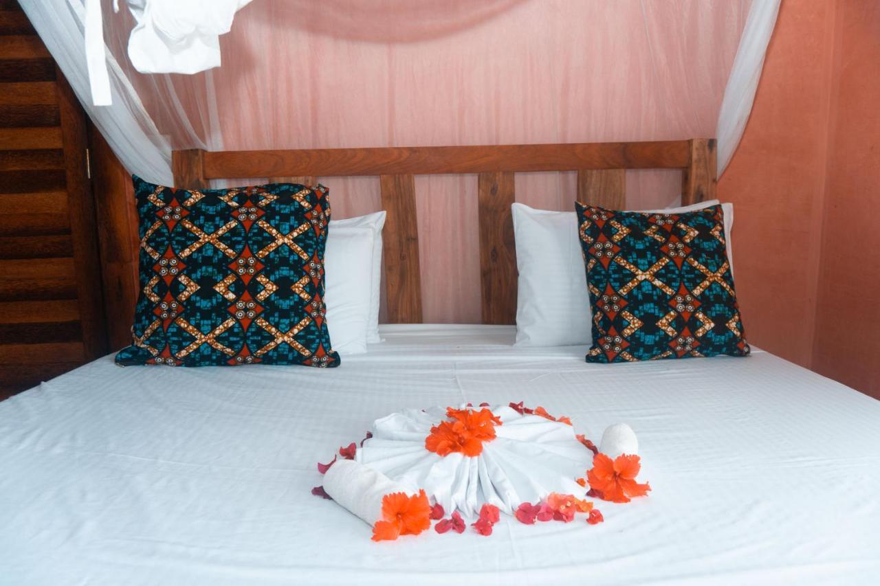 Zanzibar Kusini Beach Bungalows Hotel Kizimkazi Exterior photo